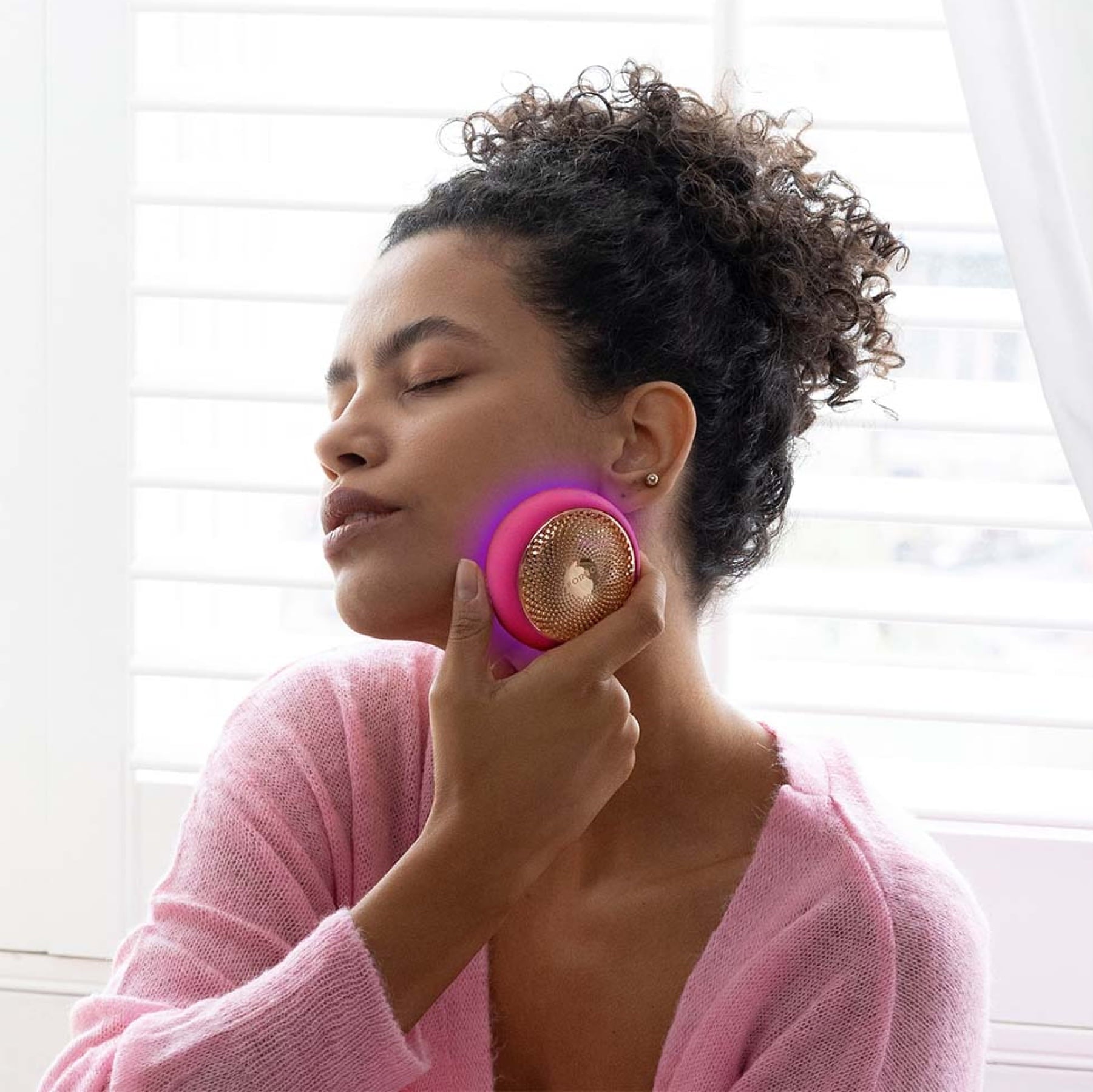 FOREO UFO 3 Deep Facial Hydration Treatment - Fuchsia